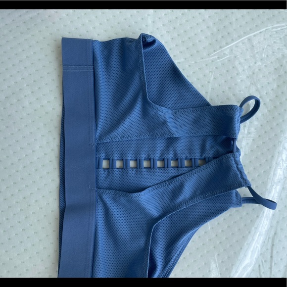 3 Nike bras - Picture 5 of 8